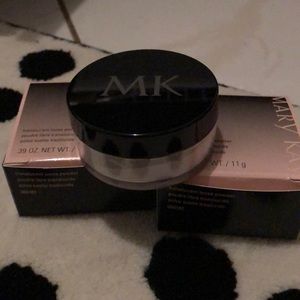 Translucent loose powder